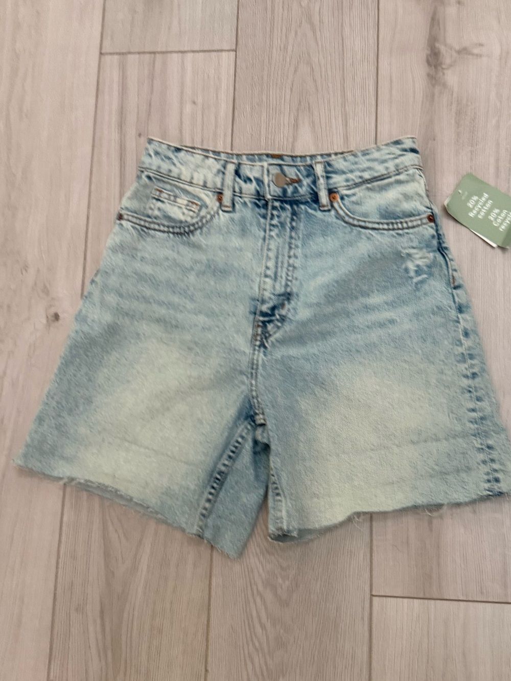 Light Wash H&M Women’s Denim Jeans Shorts size 2 NWT